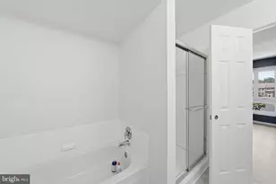 10153 Turnberry Pl, Oakton, VA 22124 - Photo 20