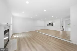 10153 Turnberry Pl, Oakton, VA 22124 - Photo 12