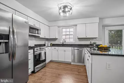 10108 Ebenshire Court, Oakton, VA 22124 - Photo 6