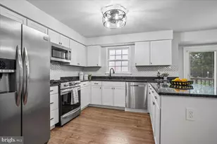 10108 Ebenshire Ct, Oakton, VA 22124 - Photo 6