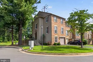 4266 Fox Lake Dr, Fairfax, VA 22033 - Photo 2