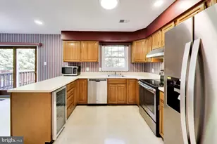 6619 Irvin Pl, Alexandria, VA 22312 - Photo 12