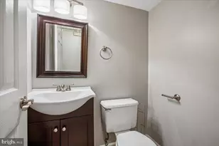 8562 Springfield Oaks Dr, Springfield, VA 22153 - Photo 12