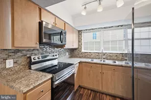 12011 Golf Ridge Ct, Fairfax, VA 22033 - Photo 6