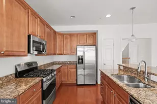 5625 Harrington Falls Ln, Alexandria, VA 22312 - Photo 8