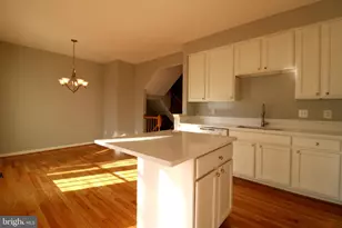 2581 Sutters Mill Dr, Herndon, VA 20171 - Photo 10