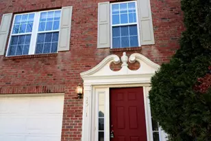 2581 Sutters Mill Dr, Herndon, VA 20171 - Photo 2