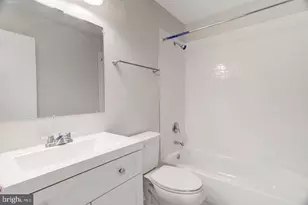 5416 New London Park Dr, Fairfax, VA 22032 - Photo 14