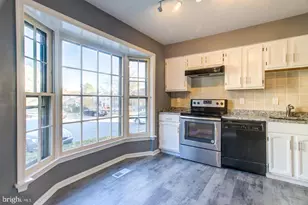 5416 New London Park Dr, Fairfax, VA 22032 - Photo 2