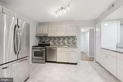 1635 Parkcrest Circle #201, Reston, VA 20190 - Photo 4