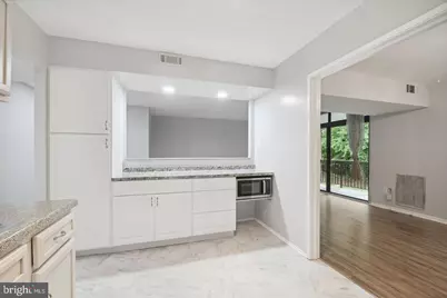 1635 Parkcrest Circle #201, Reston, VA 20190 - Photo 6