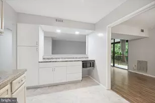 1635 Parkcrest Cir, Reston, VA 20190 - Photo 6