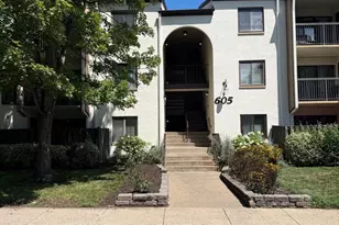 605 Center St, Herndon, VA 20170 - Photo 1