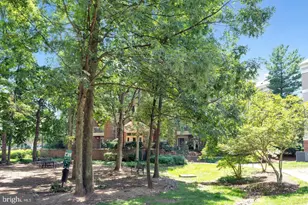 2204 Westcourt Ln, Herndon, VA 20170 - Photo 22