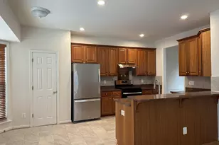 13031 Rose Petal Cir, Herndon, VA 20171 - Photo 4