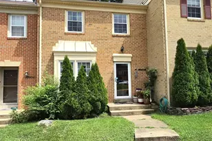 9731 Lakepointe Dr, Burke, VA 22015 - Photo 2