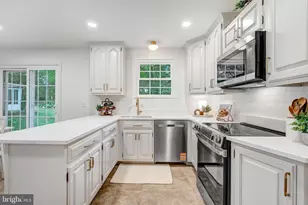 5002 Gainsborough Dr, Fairfax, VA 22032 - Photo 8