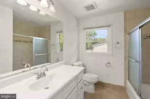 8902 Huxley Ct, Springfield, VA 22153 - Photo 12