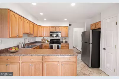 8902 Huxley Court, Springfield, VA 22153 - Photo 4