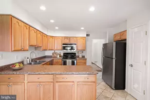 8902 Huxley Ct, Springfield, VA 22153 - Photo 4