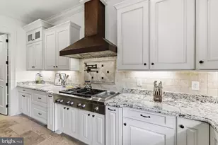 936 Kimberwicke Rd, McLean, VA 22102 - Photo 12