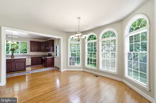 2725 Oldewood Dr, Falls Church, VA 22043 - Photo 10