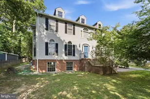 2725 Oldewood Dr, Falls Church, VA 22043 - Photo 2