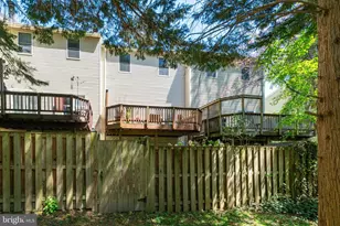 5706 Lakeside Oak Ln, Burke, VA 22015 - Photo 4