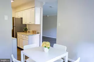 11240 Chestnut Grove Square, Reston, VA 20190 - Photo 2