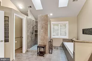 7606 Davis Field Ln, Springfield, VA 22153 - Photo 34
