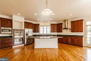 9005 Edgepark Rd, Vienna, VA 22182 - Photo 12
