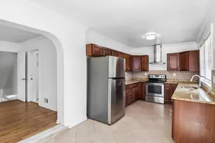 6818 Rolling Rd, Springfield, VA 22152 - Photo 8