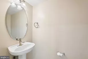 13135 Park Crescent Cir, Herndon, VA 20171 - Photo 8