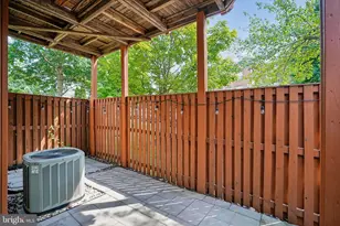 13135 Park Crescent Cir, Herndon, VA 20171 - Photo 16