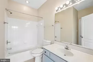 13135 Park Crescent Cir, Herndon, VA 20171 - Photo 32