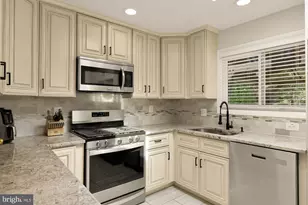 5010 King Richard Dr, Annandale, VA 22003 - Photo 12