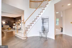 1954 Horse Shoe Dr, Vienna, VA 22182 - Photo 2