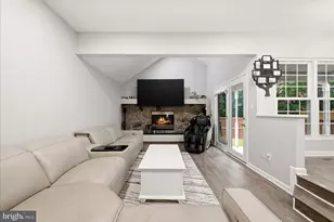 13118 Hearthside Ln, Fairfax, VA 22033 - Photo 6
