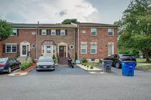 7112 Lake Cove Dr, Alexandria, VA 22315 - Photo 2