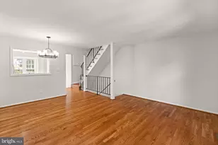8636 Dellway Ln, Vienna, VA 22180 - Photo 4