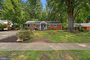 6702 Harwood Pl, Springfield, VA 22152 - Photo 2