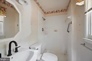 6702 Harwood Pl, Springfield, VA 22152 - Photo 10