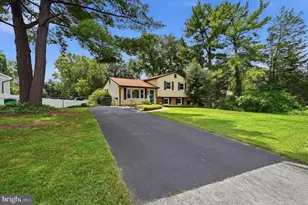 6426 Carriage Dr, Alexandria, VA 22310 - Photo 2