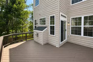 8646 Royal Worcester Ln, Fairfax, VA 22031 - Photo 12
