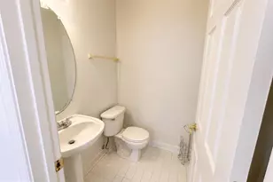 8646 Royal Worcester Ln, Fairfax, VA 22031 - Photo 14