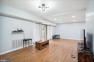 7804 Dassett Ct, Annandale, VA 22003 - Photo 6