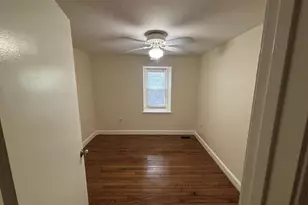 10025 Chestnut Wood Ln, Burke, VA 22015 - Photo 4