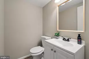 8400 Penshurst Dr, Springfield, VA 22152 - Photo 20