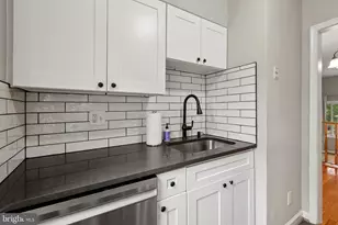 8400 Penshurst Dr, Springfield, VA 22152 - Photo 12