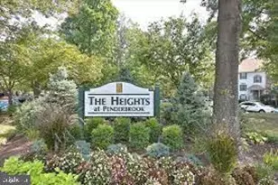 12104 Greenway Ct, Fairfax, VA 22033 - Photo 2